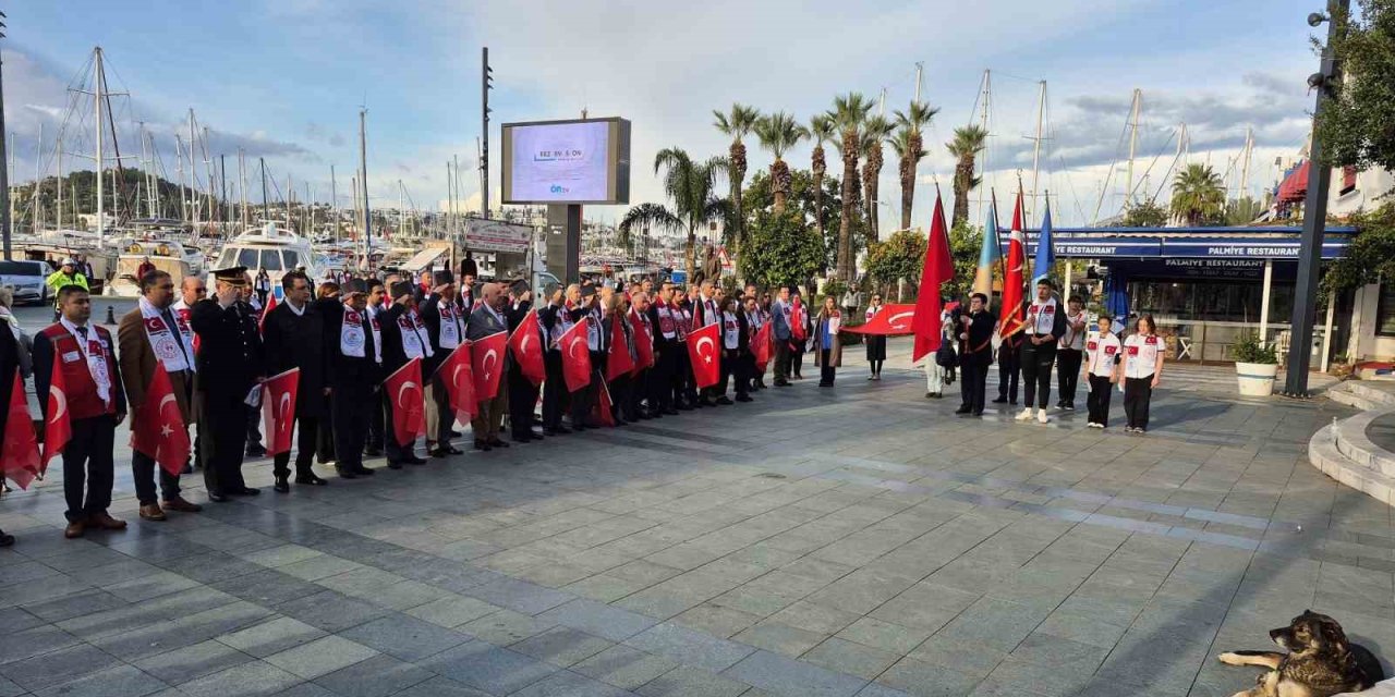 Bodrum'da Sarıkamış Harekatı’nın 110’ncu yılı dolayısıyla şehitleri anma yürüyüşü düzenlendi. Yürüyüş sonrası şehit olan Mehmetçikler için dualar okundu, lokma dağıtıldı.